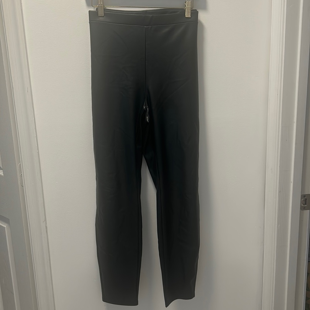 Chicos Faux-leather leggings in black